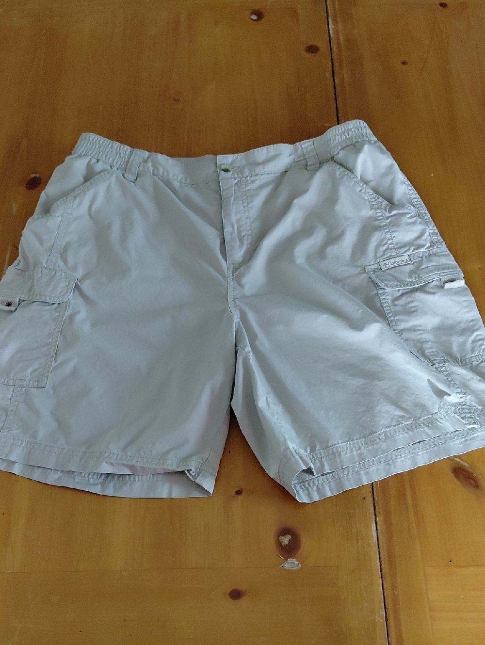 Columbia Womans Khaki Cargo Shorts Size Large